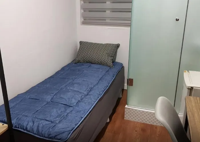 Capsule hotel One